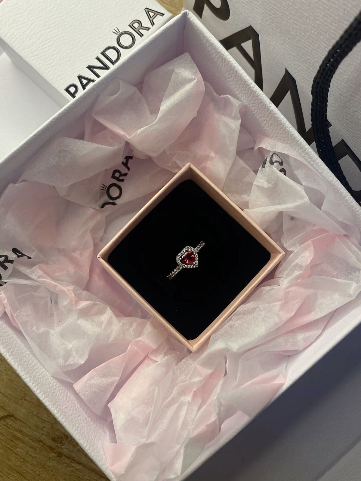 Anillo Mujer Corazón elevado rojo Pandora
